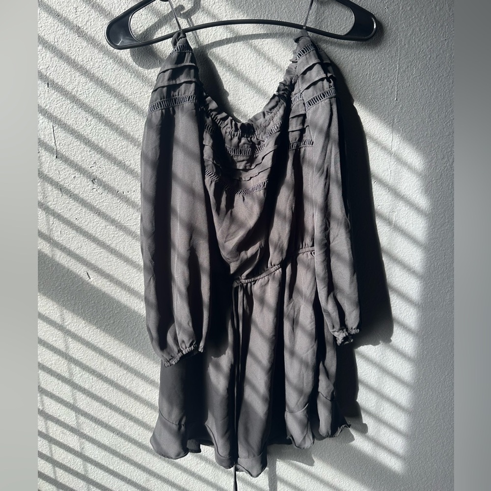 Jolie Vie Elegant Gray Garment